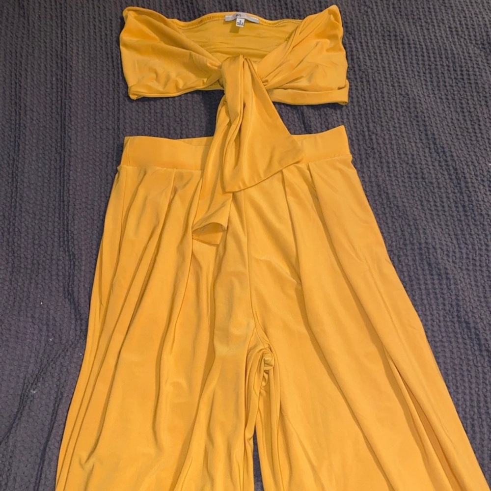 Fashion Nova 2 piece pant set